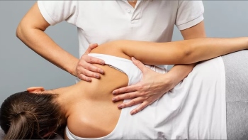 physiotherapist joint manipulation